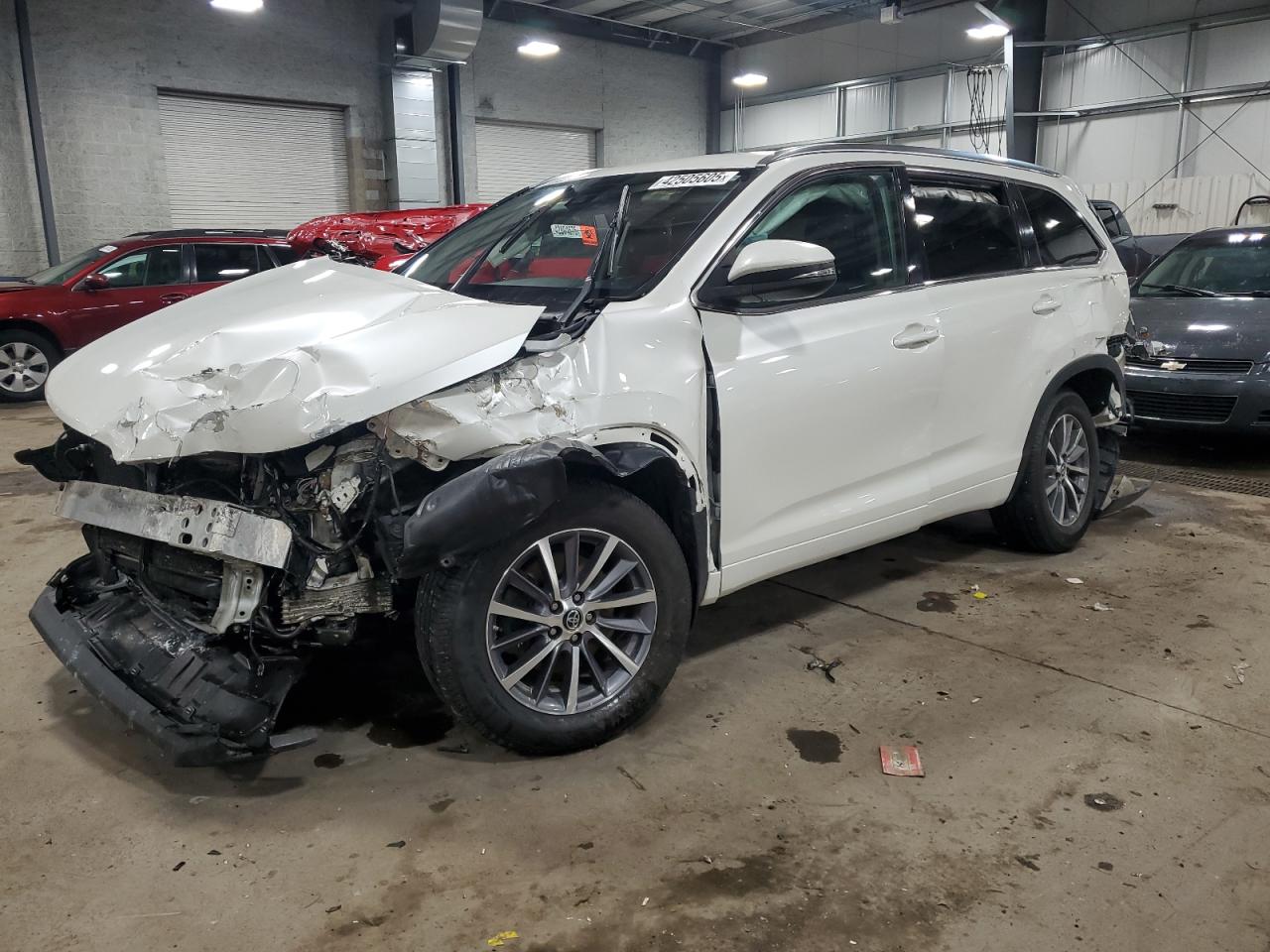 2018 Toyota Highlander VIN 5TDJZRFH2JS527337