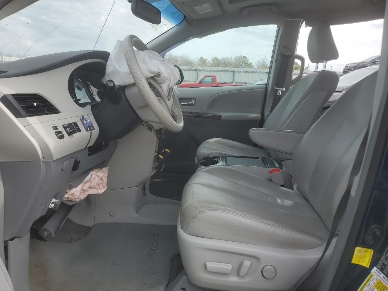 2012 Toyota Sienna VIN 5TDYK3DC4CS262558 Copart auction photo, front end damage thumbnail 7