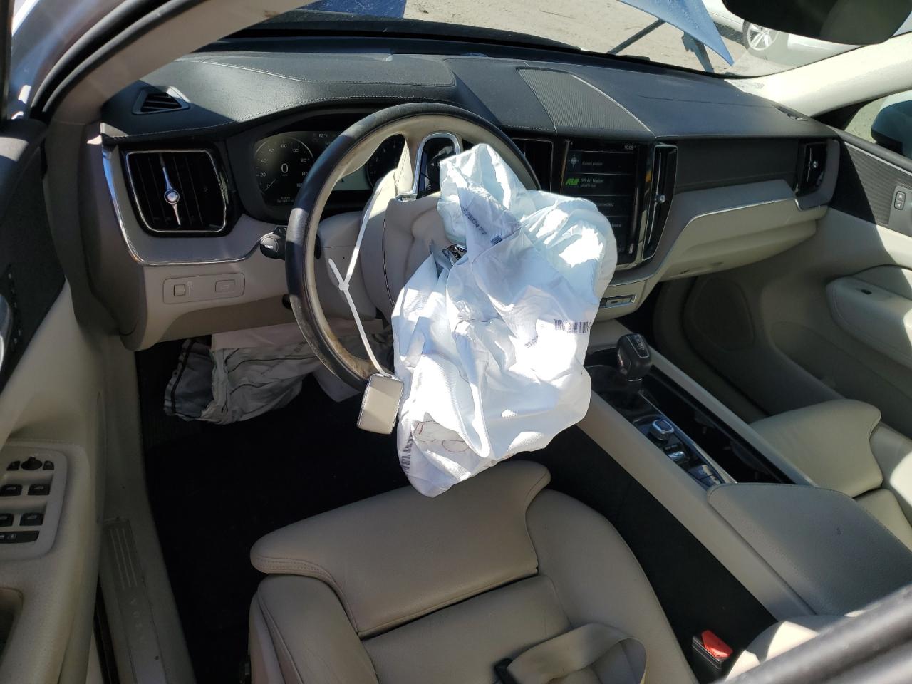 2018 Volvo XC60 VIN LYV102RL0JB077632 Copart auction photo, front end damage thumbnail 8