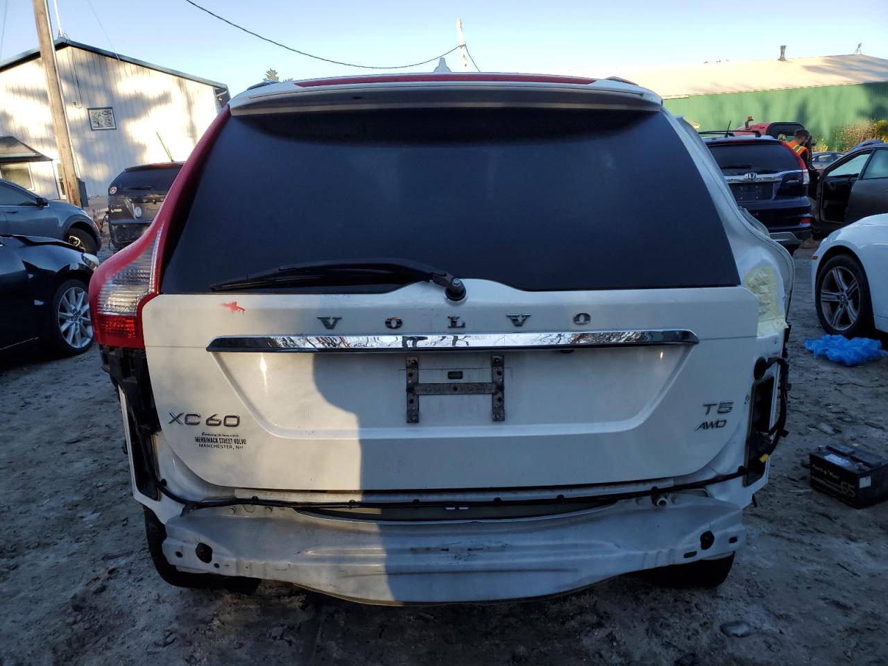 2017 Volvo XC60 VIN YV440MRU2H2176298 Copart auction photo, side / front end damage thumbnail 6