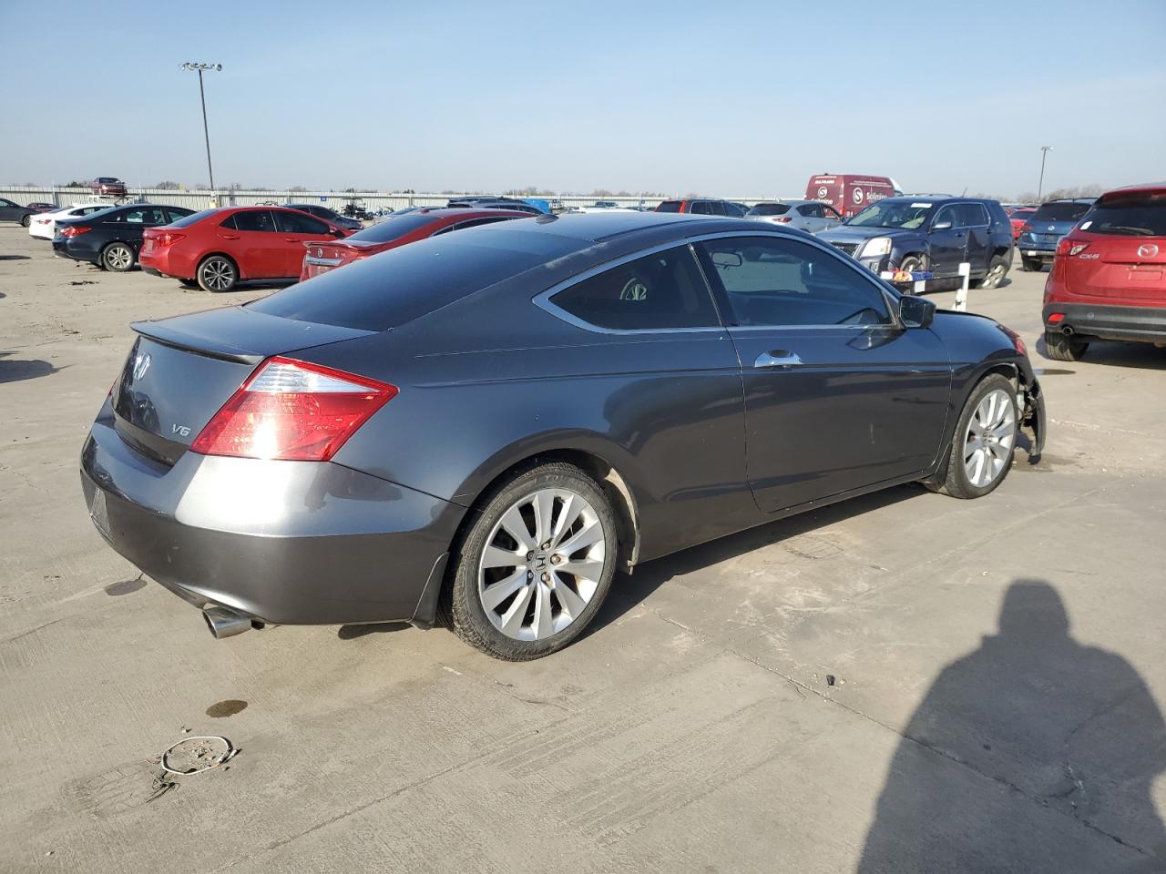 2010 Honda Accord VIN 1HGCS2B81AA005727 Copart auction photo, side / front end damage thumbnail 3