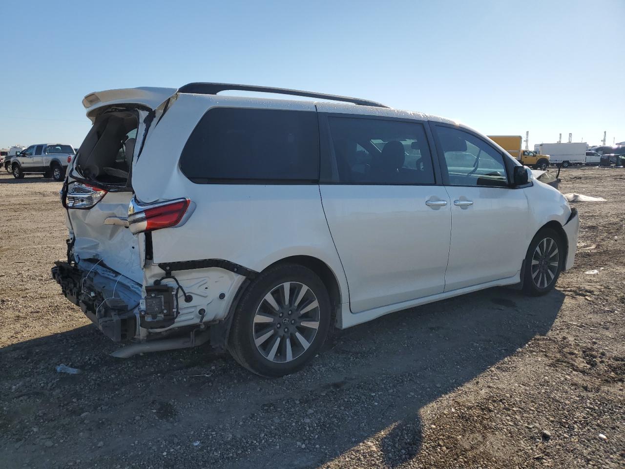 2018 Toyota Sienna VIN 5TDYZ3DC2JS959994 Copart auction photo, rear end / front end damage thumbnail 3