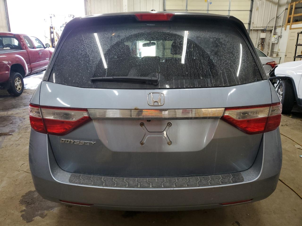 2011 Honda Odyssey VIN 5FNRL5H66BB019113 Copart auction photo, side / front end damage thumbnail 6