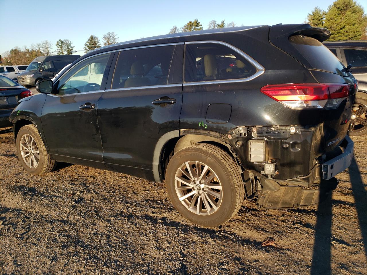 2017 Toyota Highlander VIN 5TDJZRFH3HS389706 Copart auction photo, all over / minor dent/scratches damage thumbnail 2