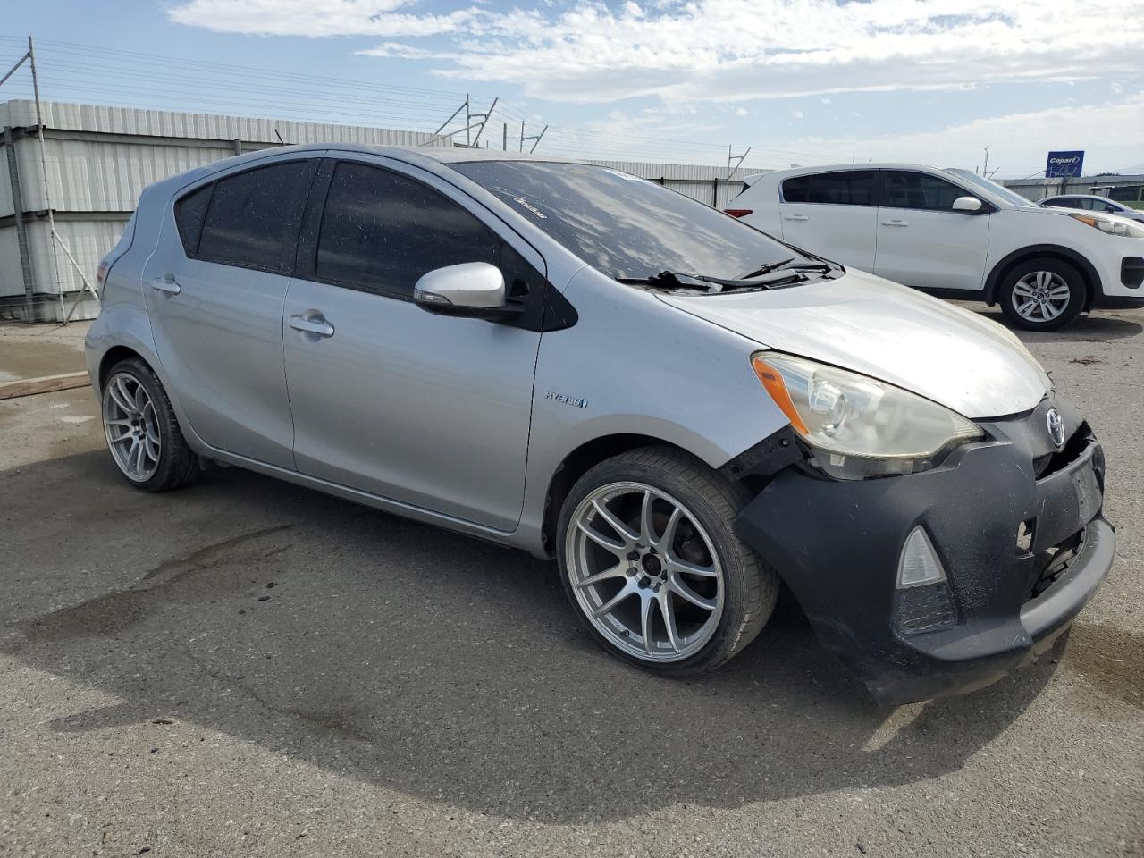 2013 Toyota Prius VIN JTDKDTB33D1530615 Copart auction photo, front end / minor dent/scratches damage thumbnail 4