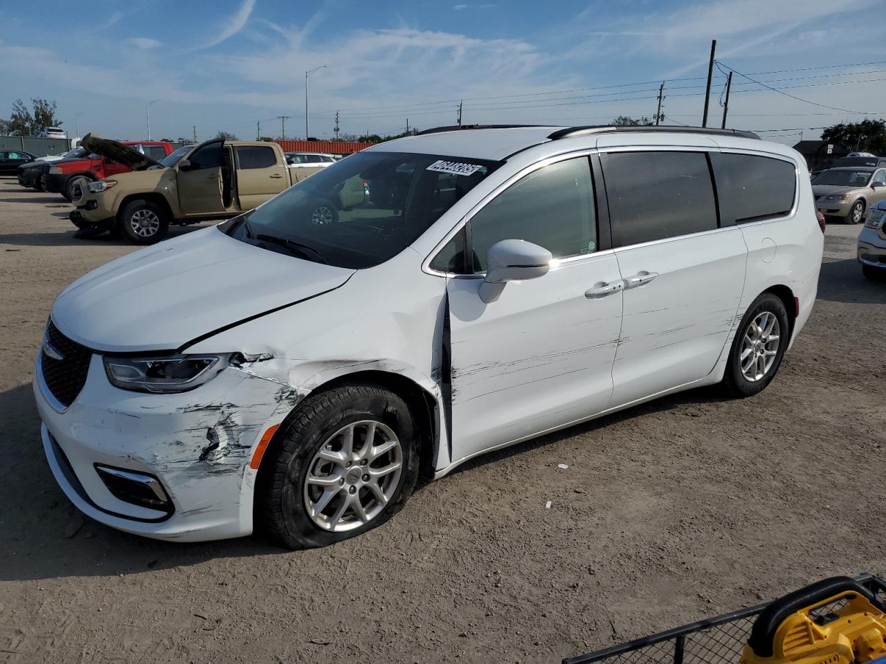 2022 Chrysler Pacifica VIN 2C4RC1BG5NR157681 - Copart auction photo