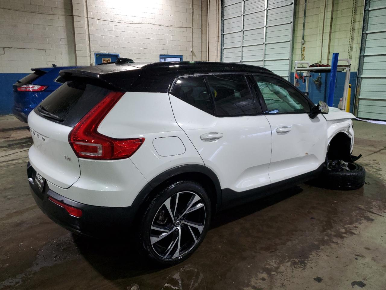 2021 Volvo XC40 VIN YV4AC2HM4M2507425 Copart auction photo, side / front end damage thumbnail 3