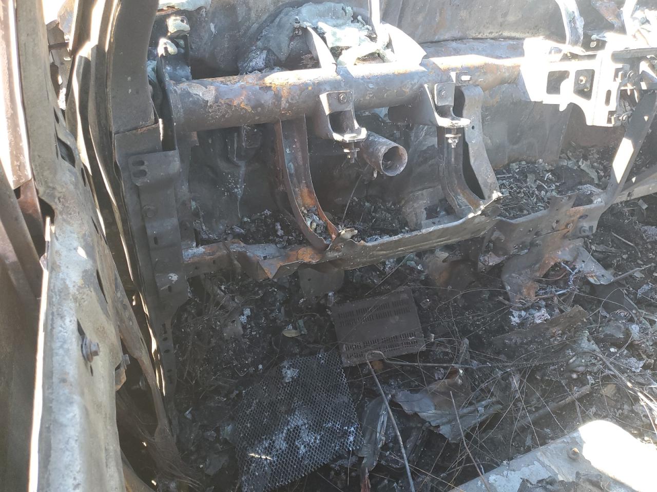 2008 Ford Expedition VIN 1FMFU15508LA57622 Copart auction photo, burn - engine / burn damage thumbnail 9