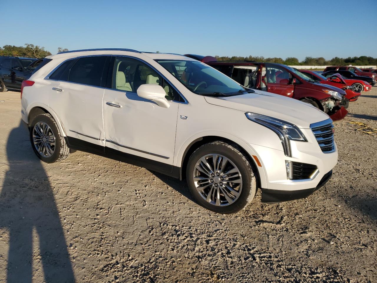 2017 Cadillac XT5 VIN 1GYKNCRS6HZ261019 Copart auction photo, side / minor dent/scratches damage thumbnail 4