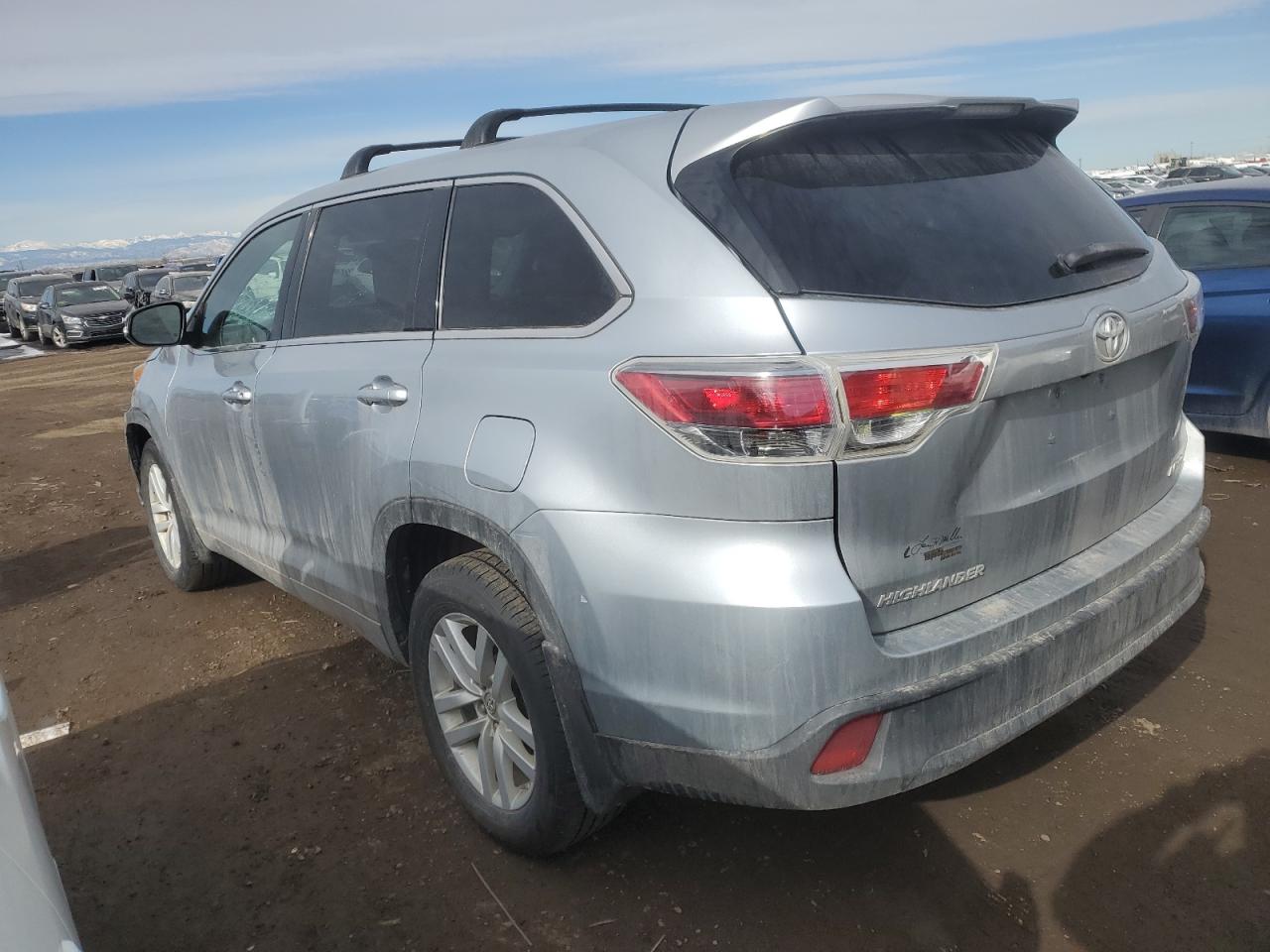2015 Toyota Highlander VIN 5TDBKRFH6FS083265 Copart auction photo, front end / side damage thumbnail 2