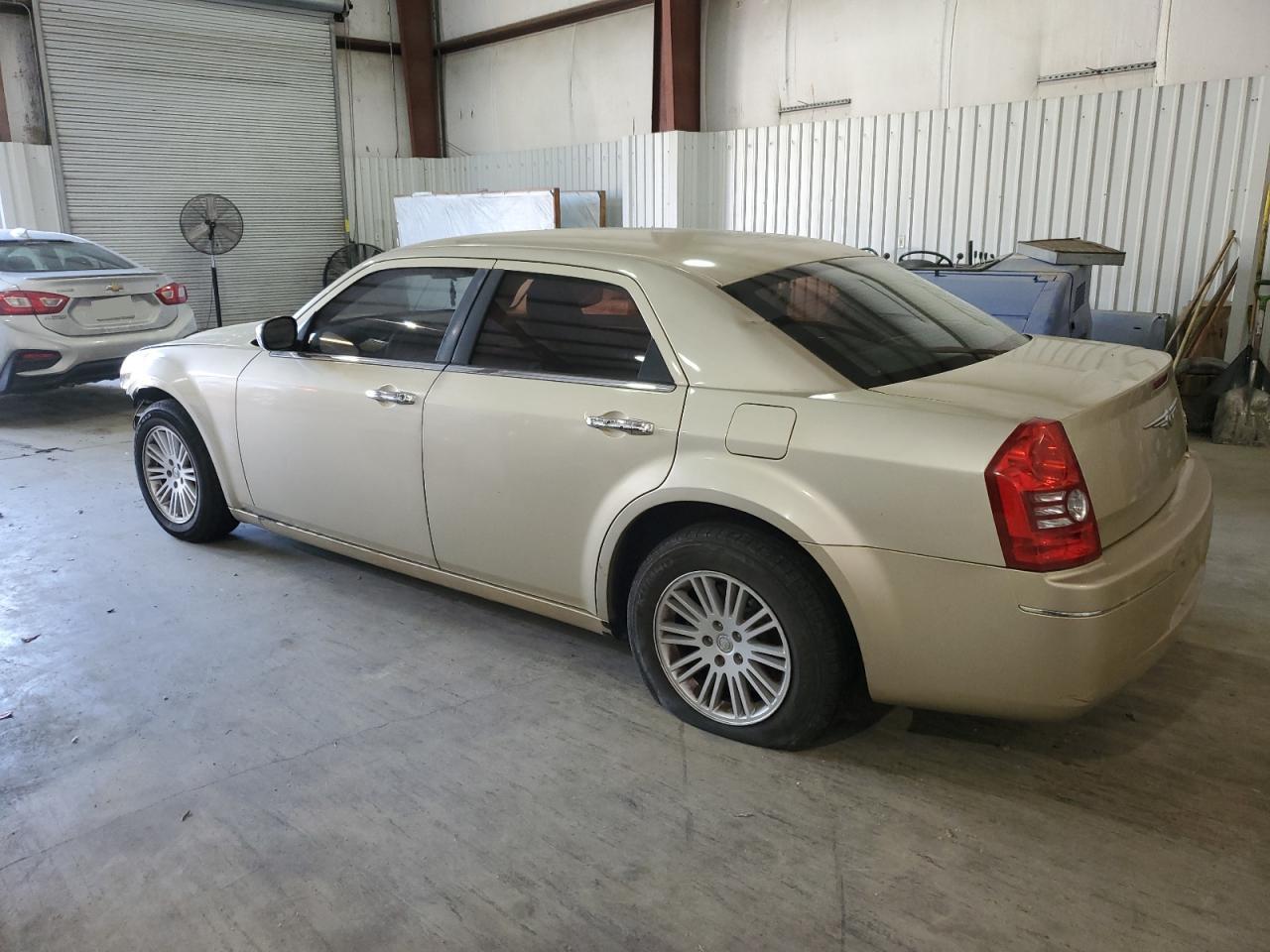2010 Chrysler 300 VIN 2C3CA4CD2AH163153 Copart auction photo, front end / minor dent/scratches damage thumbnail 2