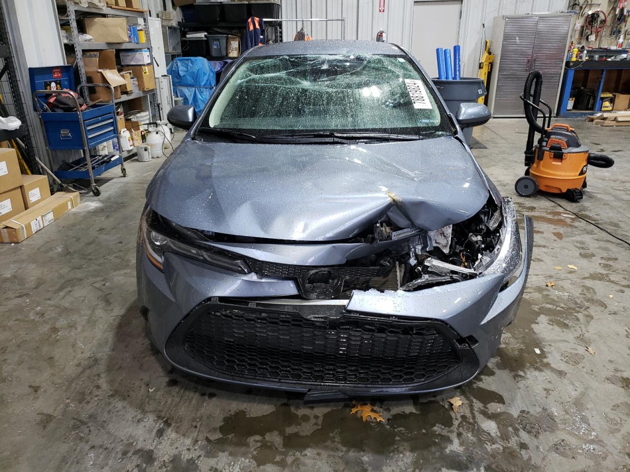 2022 Toyota Corolla VIN JTDEAMDE2N3004931 Copart auction photo, front end / top/roof damage thumbnail 5