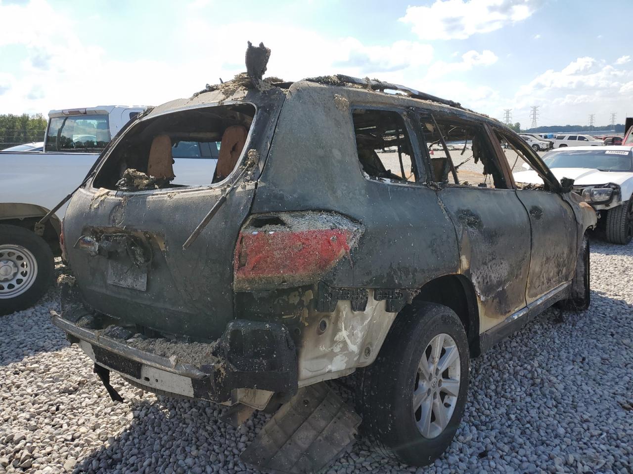 2013 Toyota Highlander VIN 5TDZK3EH5DS103449 Copart auction photo, burn / replaced vin damage thumbnail 3
