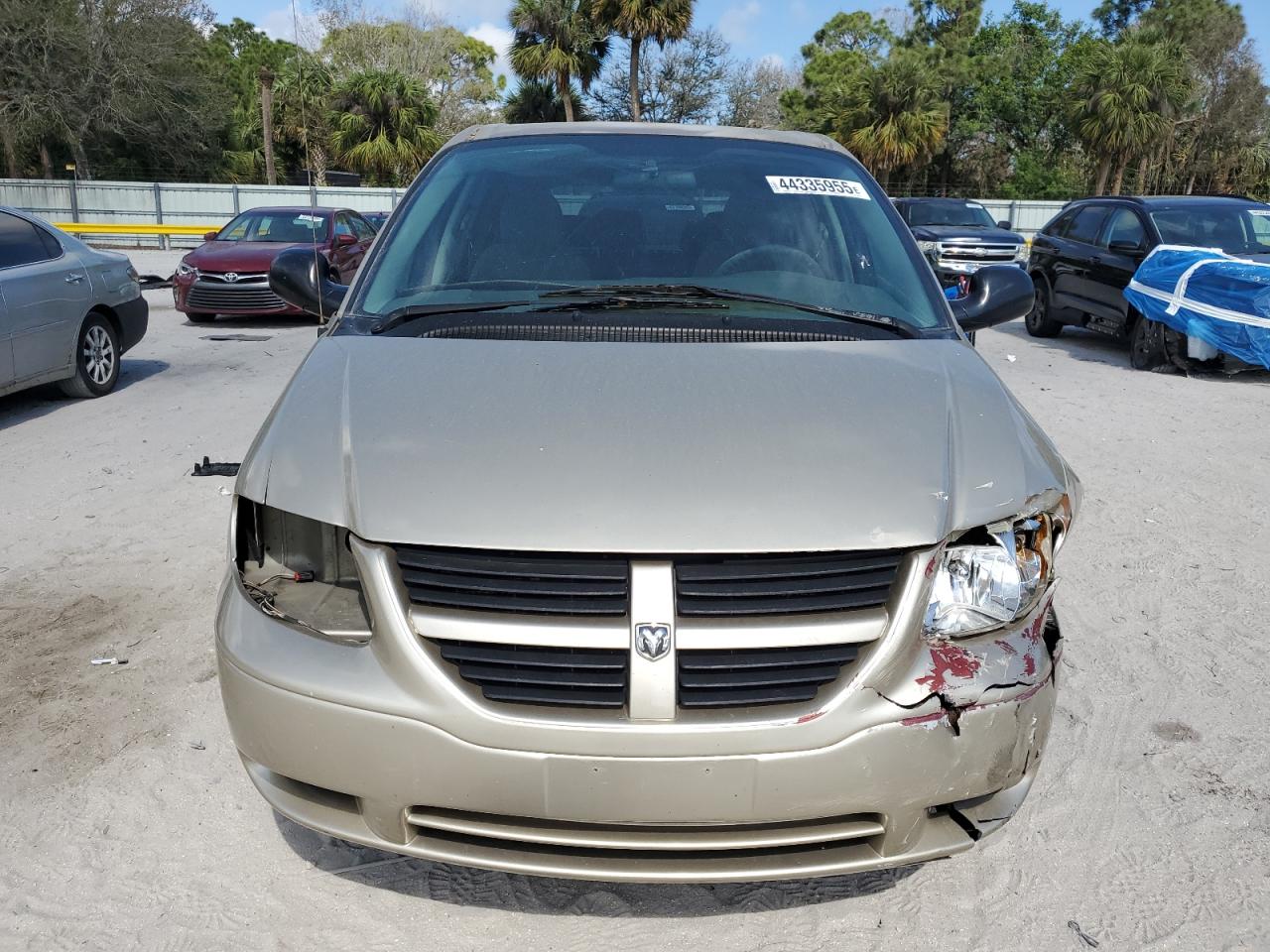 2005 Chrysler Town & Country VIN 1C4GP45RX5B295077 Copart auction photo, front end / minor dent/scratches damage thumbnail 5