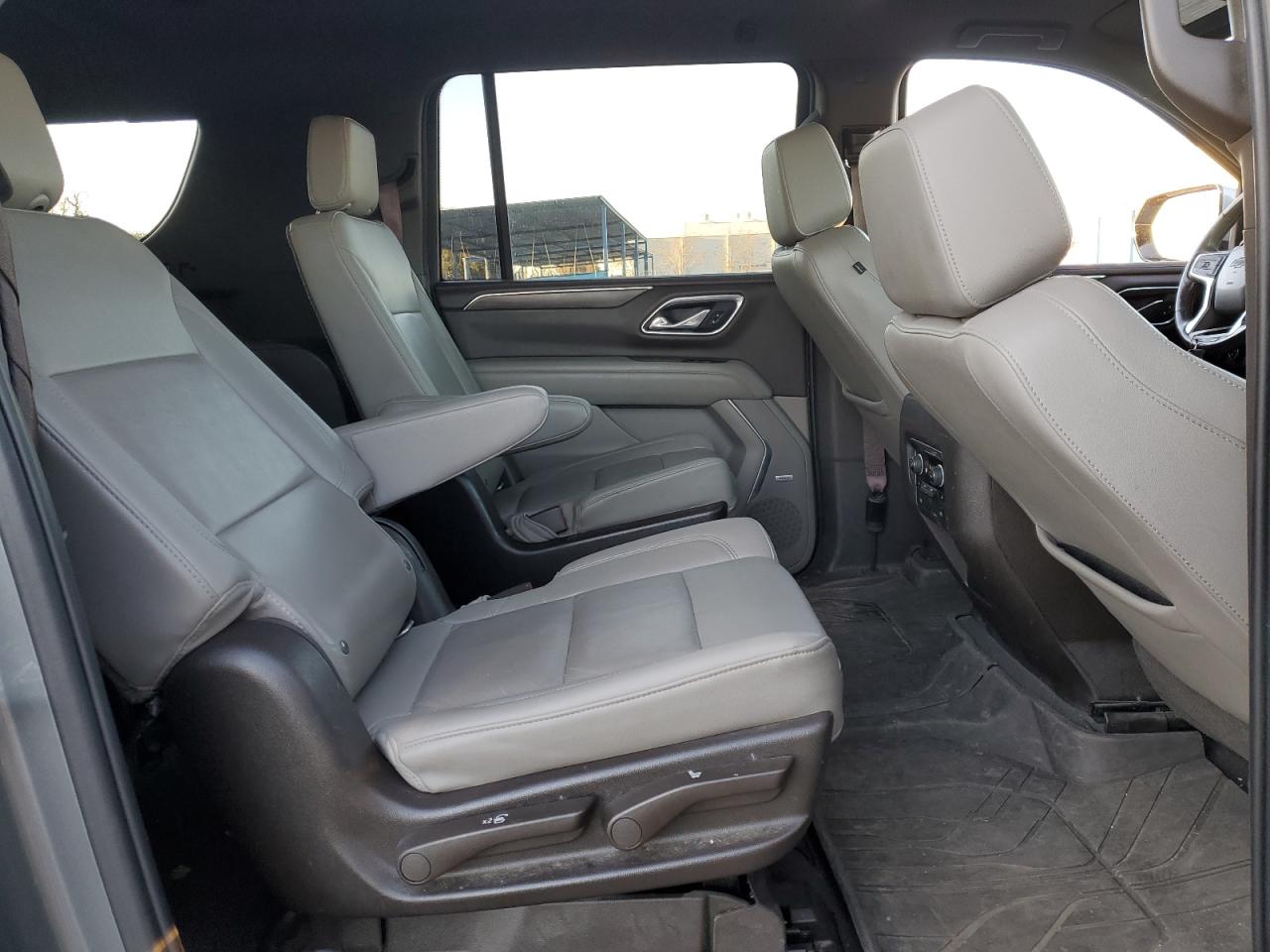 2021 Chevrolet Suburban VIN 1GNSKDKDXMR310076 Copart auction photo, vandalism damage thumbnail 11