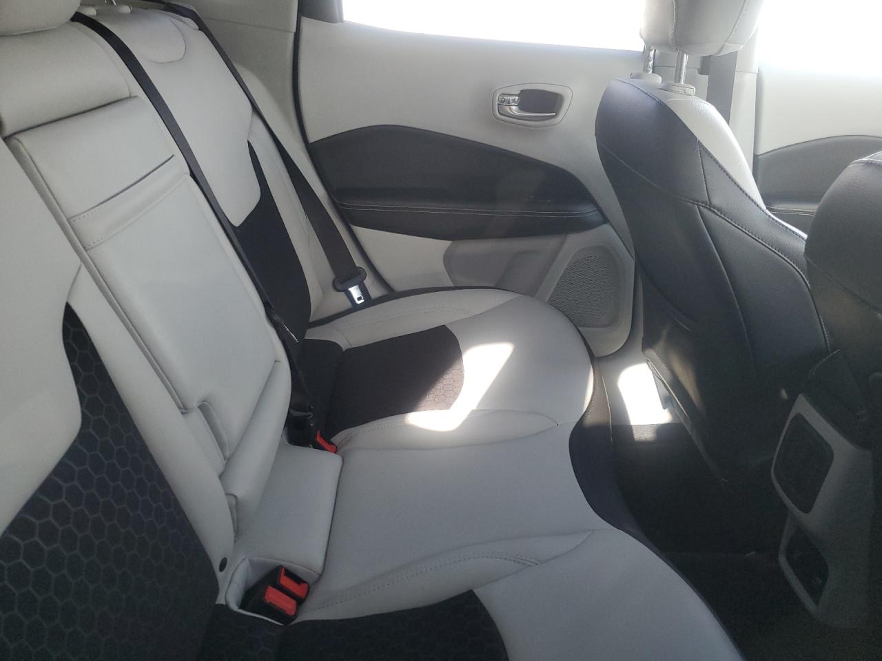 2019 Jeep Compass VIN 3C4NJDBB6KT661515 Copart auction photo, water/flood / minor dent/scratches damage thumbnail 10