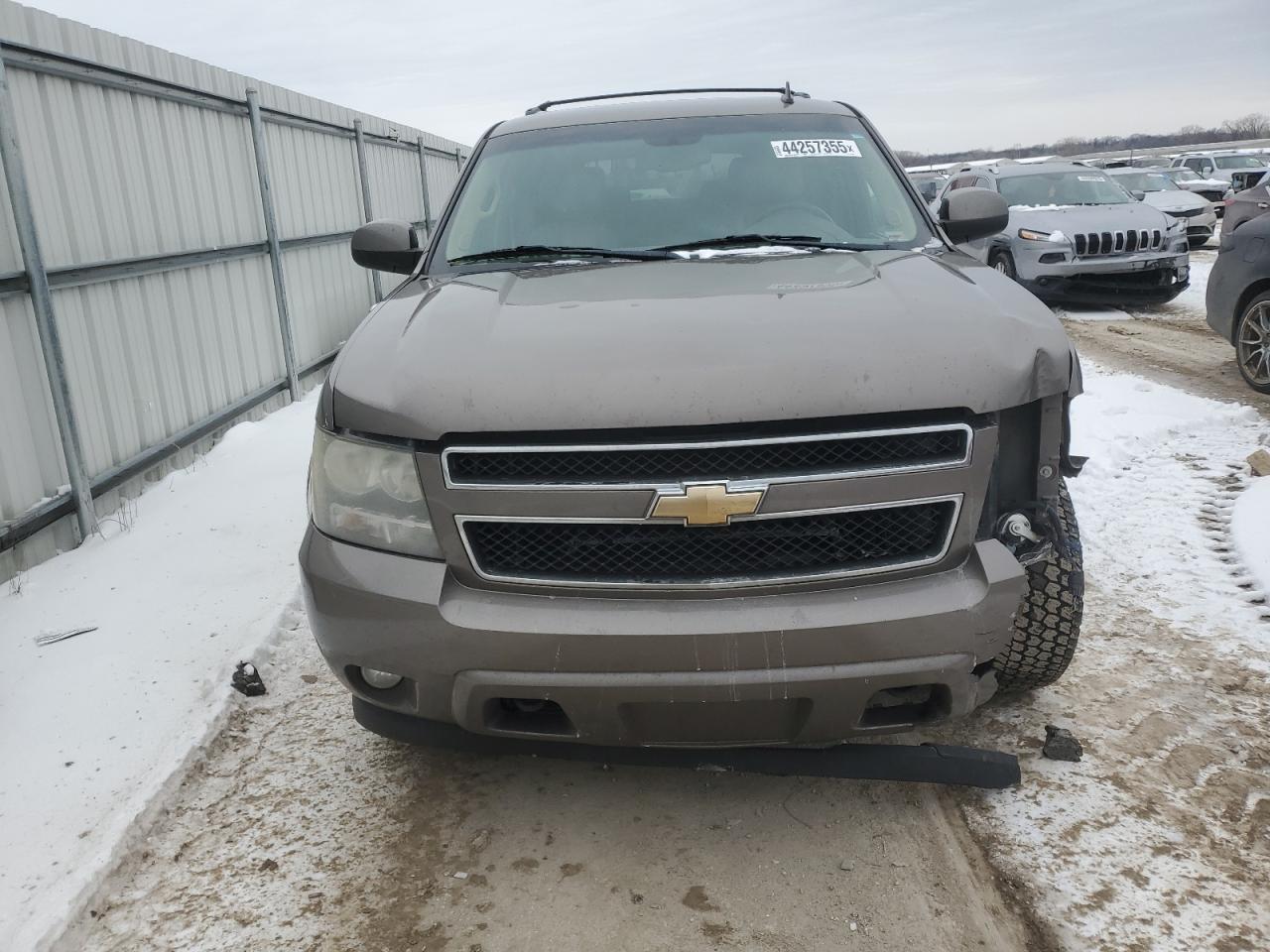 2011 Chevrolet Tahoe VIN 1GNSKBE05BR250959 Copart auction photo, side / front end damage thumbnail 5
