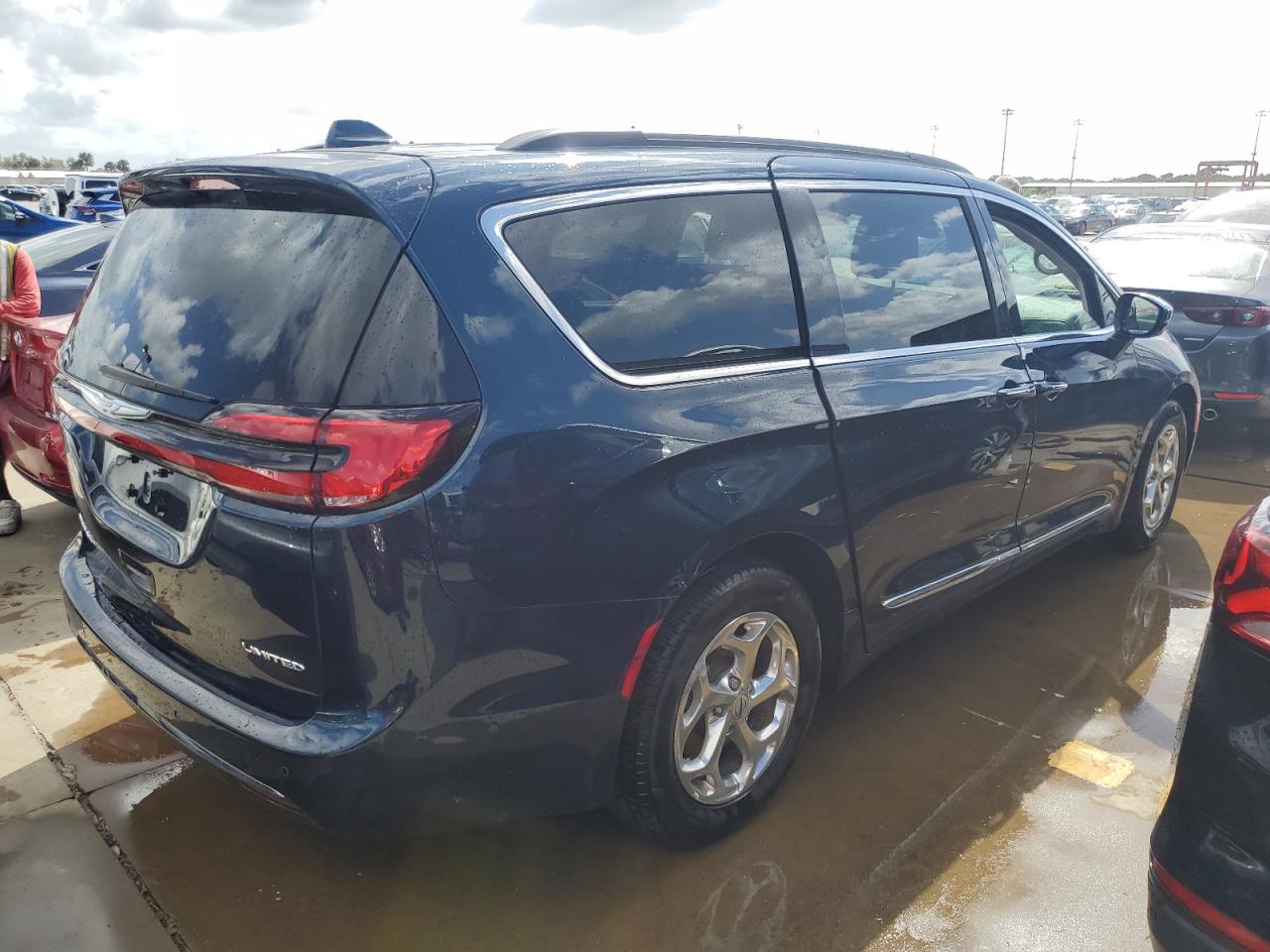 2022 Chrysler Pacifica VIN 2C4RC1GG5NR104228 Copart auction photo, water/flood damage thumbnail 3