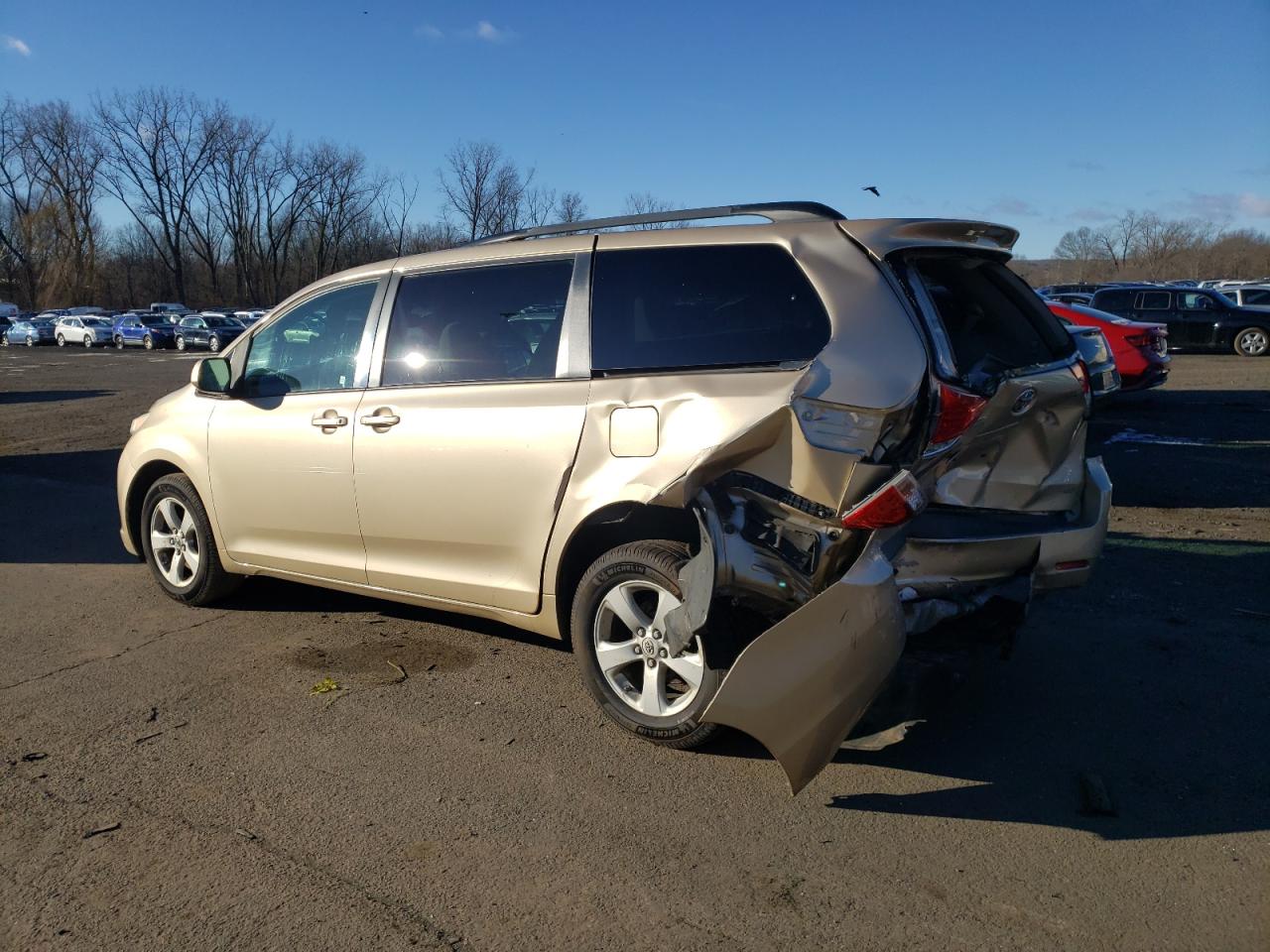 2011 Toyota Sienna VIN 5TDKK3DCXBS008325 Copart auction photo, rear end / minor dent/scratches damage thumbnail 2