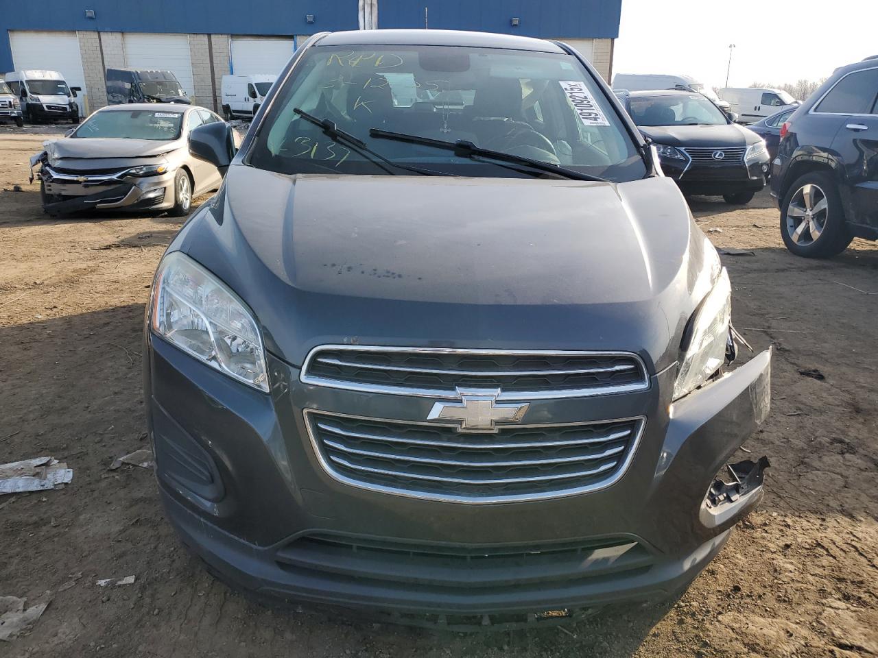 2016 Chevrolet Trax VIN 3GNCJKSB5GL233137 Copart auction photo, front end / side damage thumbnail 5
