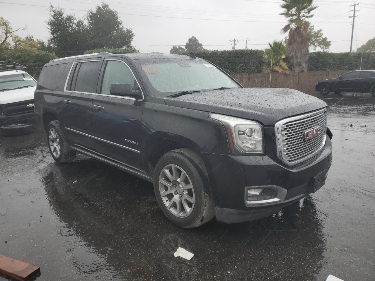 2015 GMC Yukon VIN 1GKS1JKJ6FR702107 Copart auction photo, front end / side damage thumbnail 4