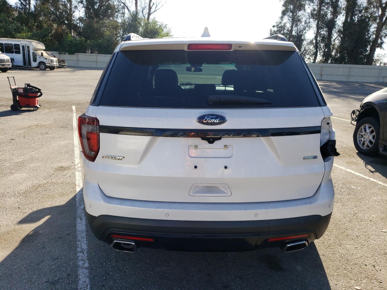 2016 Ford Explorer VIN 1FM5K8GT4GGA62271 Copart auction photo, side / rear end damage thumbnail 6