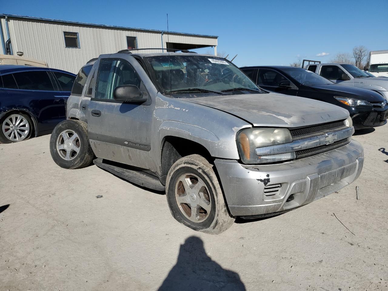 2004 Chevrolet TrailBlazer VIN 1GNDT13S842273278 Copart auction photo, side / undercarriage damage thumbnail 4