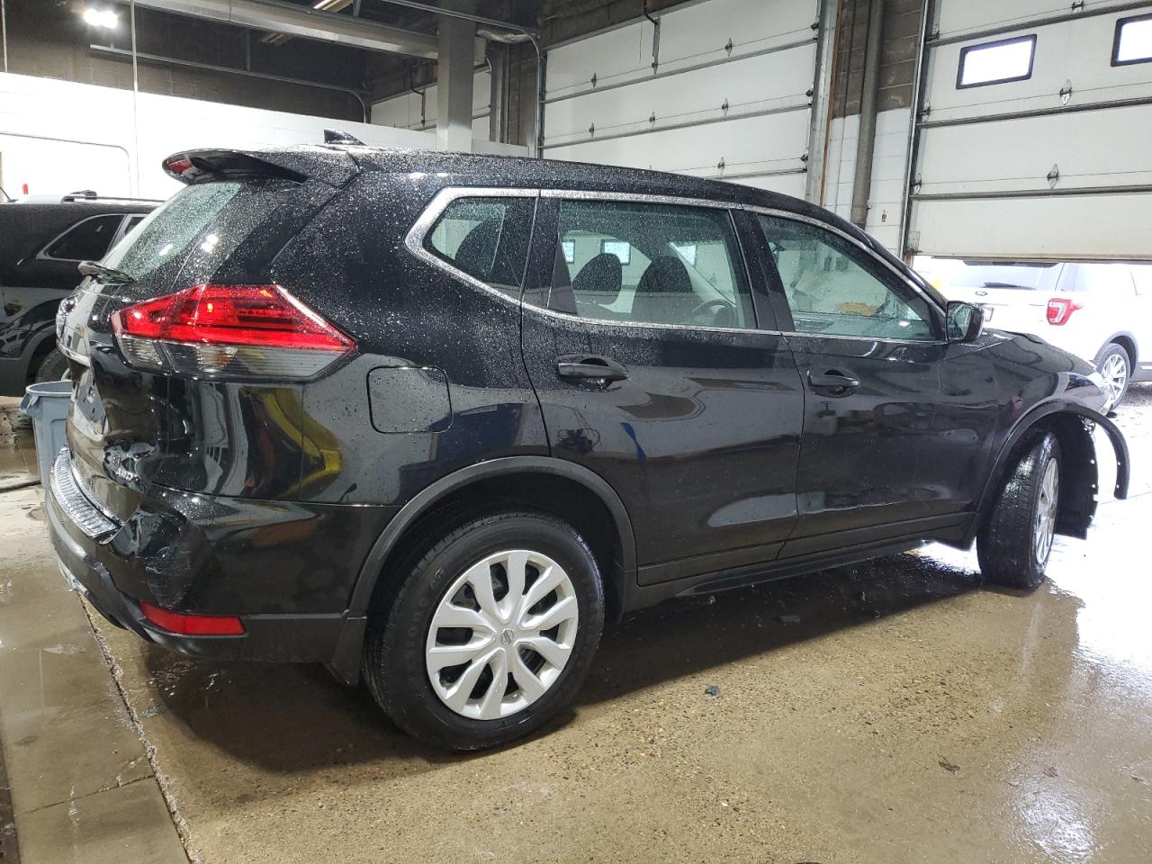 2017 Nissan Rogue VIN 5N1AT2MV3HC811181 Copart auction photo, front end damage thumbnail 3