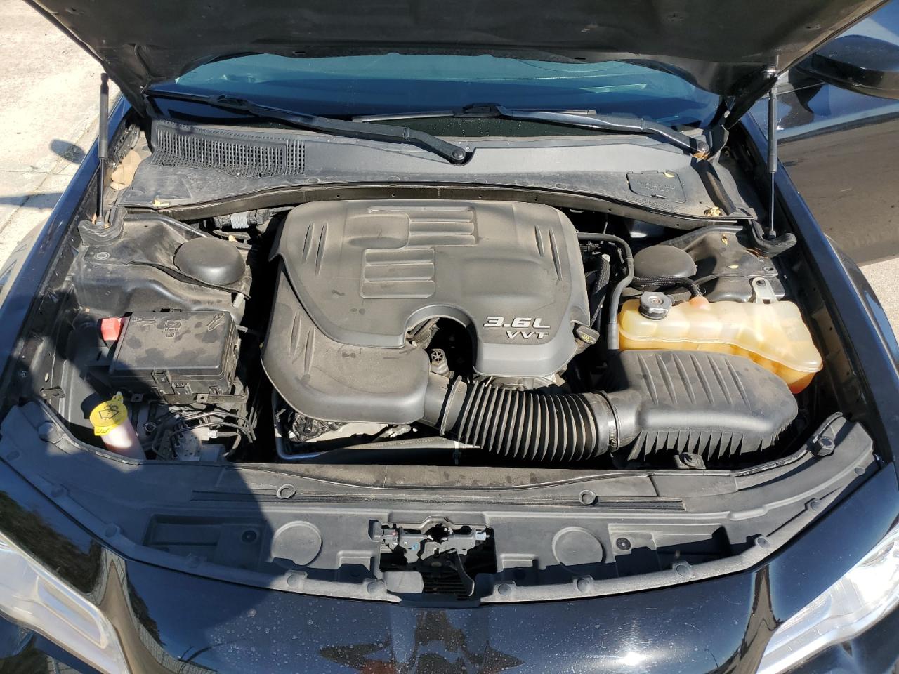 2019 Chrysler 300 VIN 2C3CCAKG1KH689893 Copart auction photo, hail / minor dent/scratches damage thumbnail 11