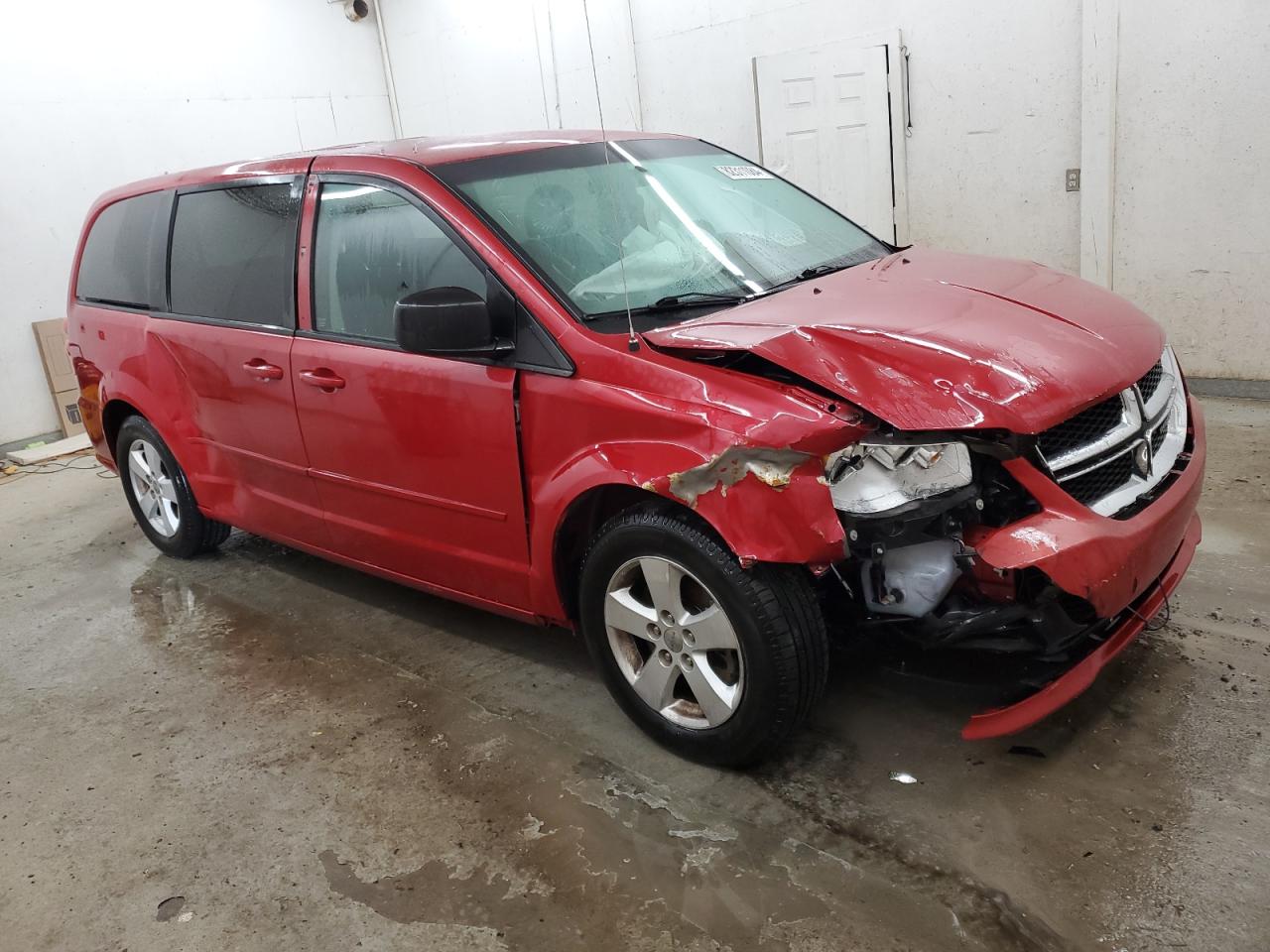 2013 Dodge Caravan VIN 2C4RDGBG8DR628060 Copart auction photo, side / front end damage thumbnail 4