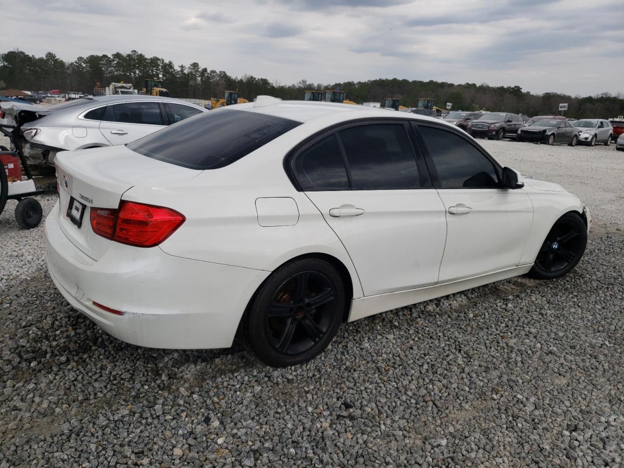 2014 BMW 3er VIN WBA3C3G53ENR25046 Copart auction photo, front end / minor dent/scratches damage thumbnail 3