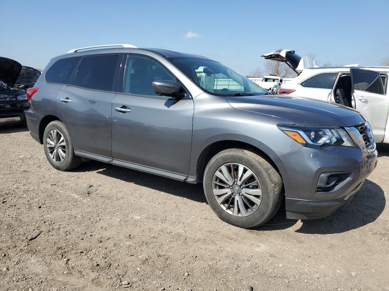 2020 Nissan Pathfinder VIN 5N1DR2CN3LC585388 Copart auction photo, front end / minor dent/scratches damage thumbnail 4