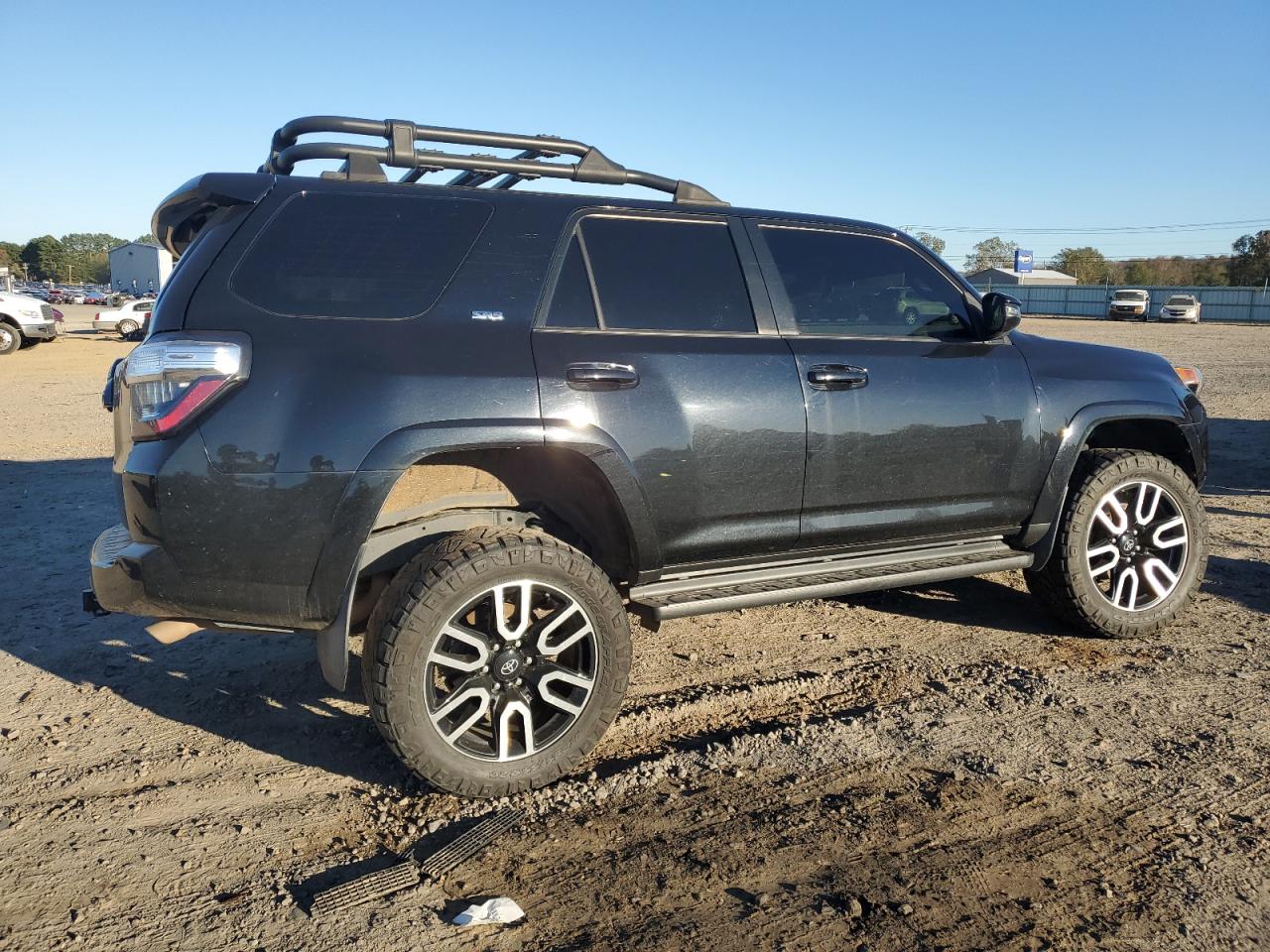 2016 Toyota 4Runner VIN JTEBU5JR7G5290866 Copart auction photo, front end / minor dent/scratches damage thumbnail 3