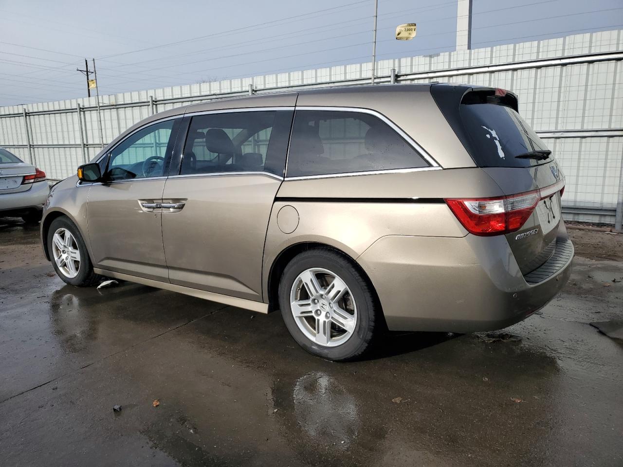 2013 Honda Odyssey VIN 5FNRL5H90DB069700 Copart auction photo, front end damage thumbnail 2