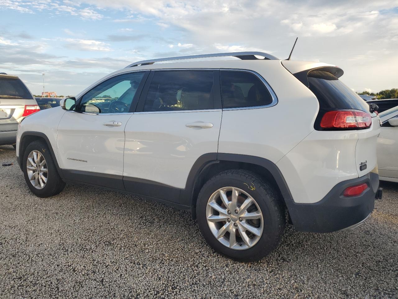 2017 Jeep Grand Cherokee VIN 1C4PJMDS5HW500890 Copart auction photo, water/flood damage thumbnail 2