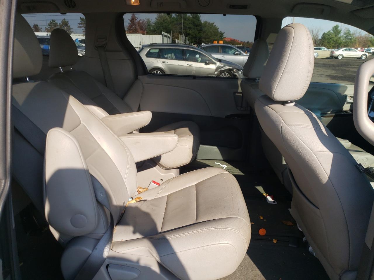 2016 Toyota Sienna VIN 5TDDK3DC6GS136464 Copart auction photo, front end damage thumbnail 11