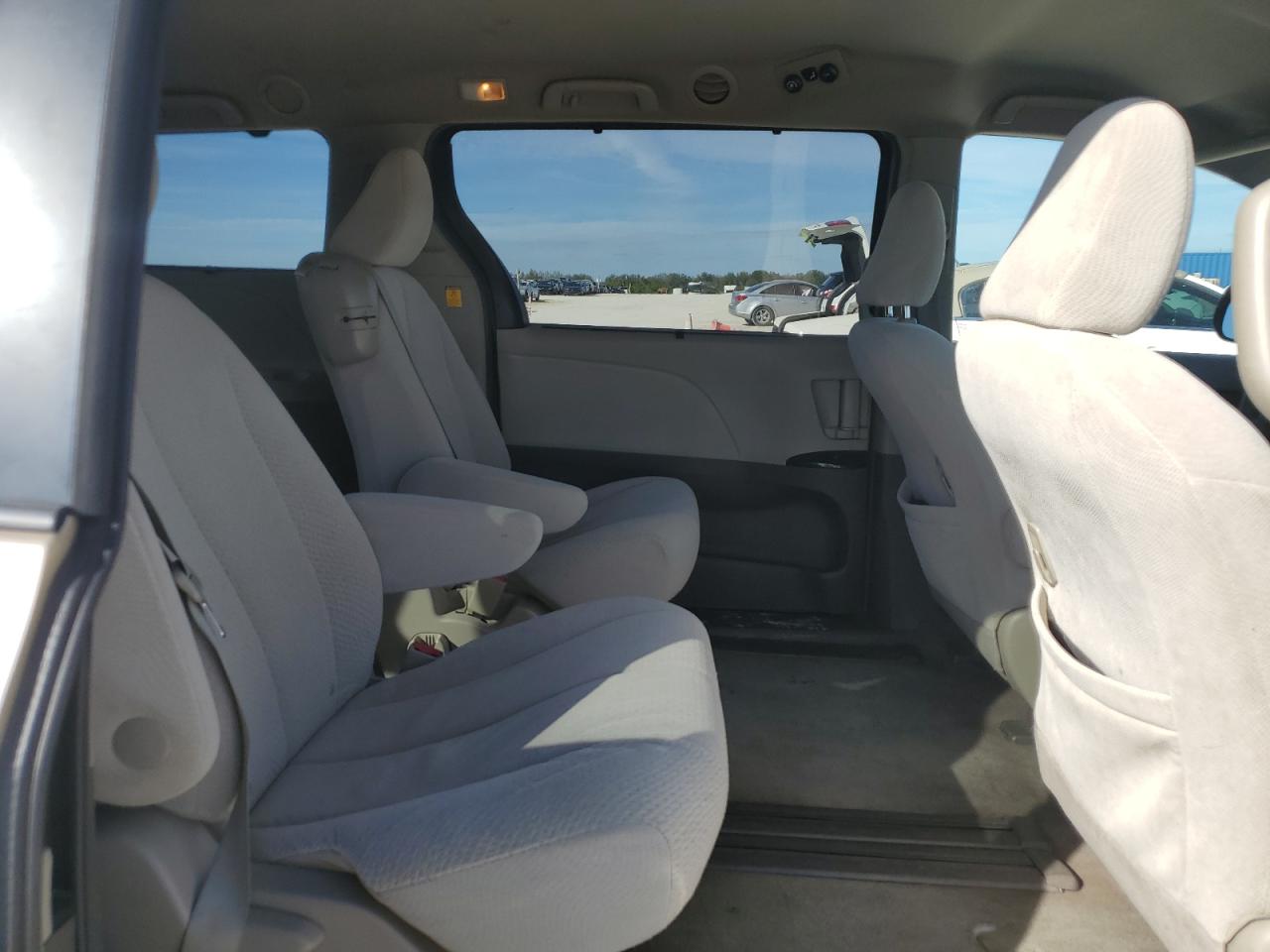2012 Toyota Sienna VIN 5TDKK3DC6CS201864 Copart auction photo, front end / minor dent/scratches damage thumbnail 11