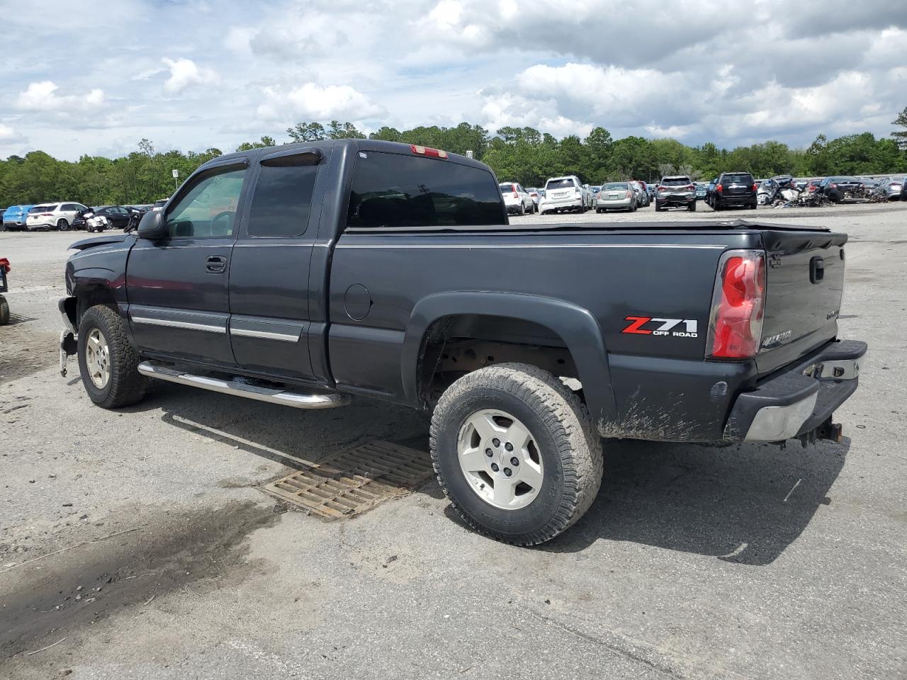 2005 Chevrolet Silverado VIN 1GCEK19Z25Z228463 Copart auction photo, front end / side damage thumbnail 2