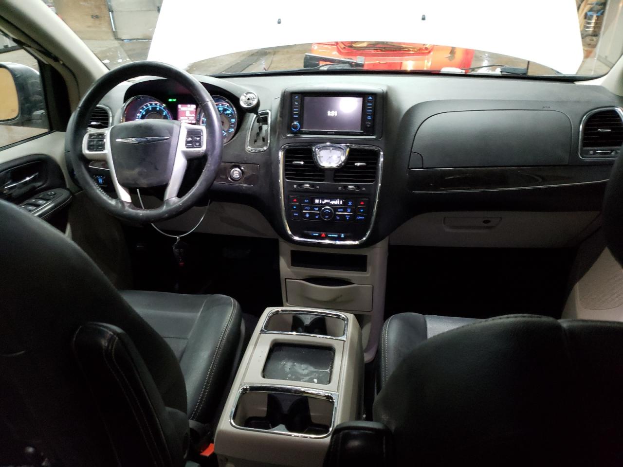 2016 Chrysler Town & Country VIN 2C4RC1BG2GR113253 Copart auction photo, side / minor dent/scratches damage thumbnail 8