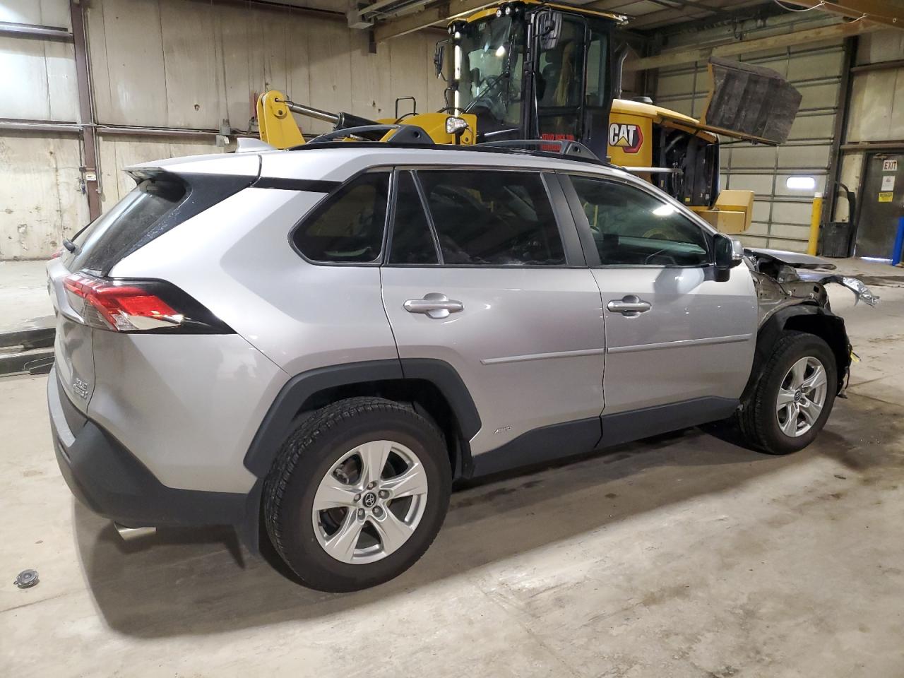 2020 Toyota RAV 4 VIN 4T3R6RFV0LU005888 Copart auction photo, front end / minor dent/scratches damage thumbnail 3