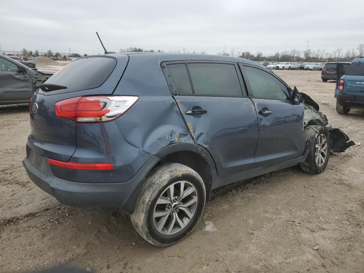 2015 KIA Sportage VIN KNDPB3AC5F7756782 Copart auction photo, rollover / front end damage thumbnail 3