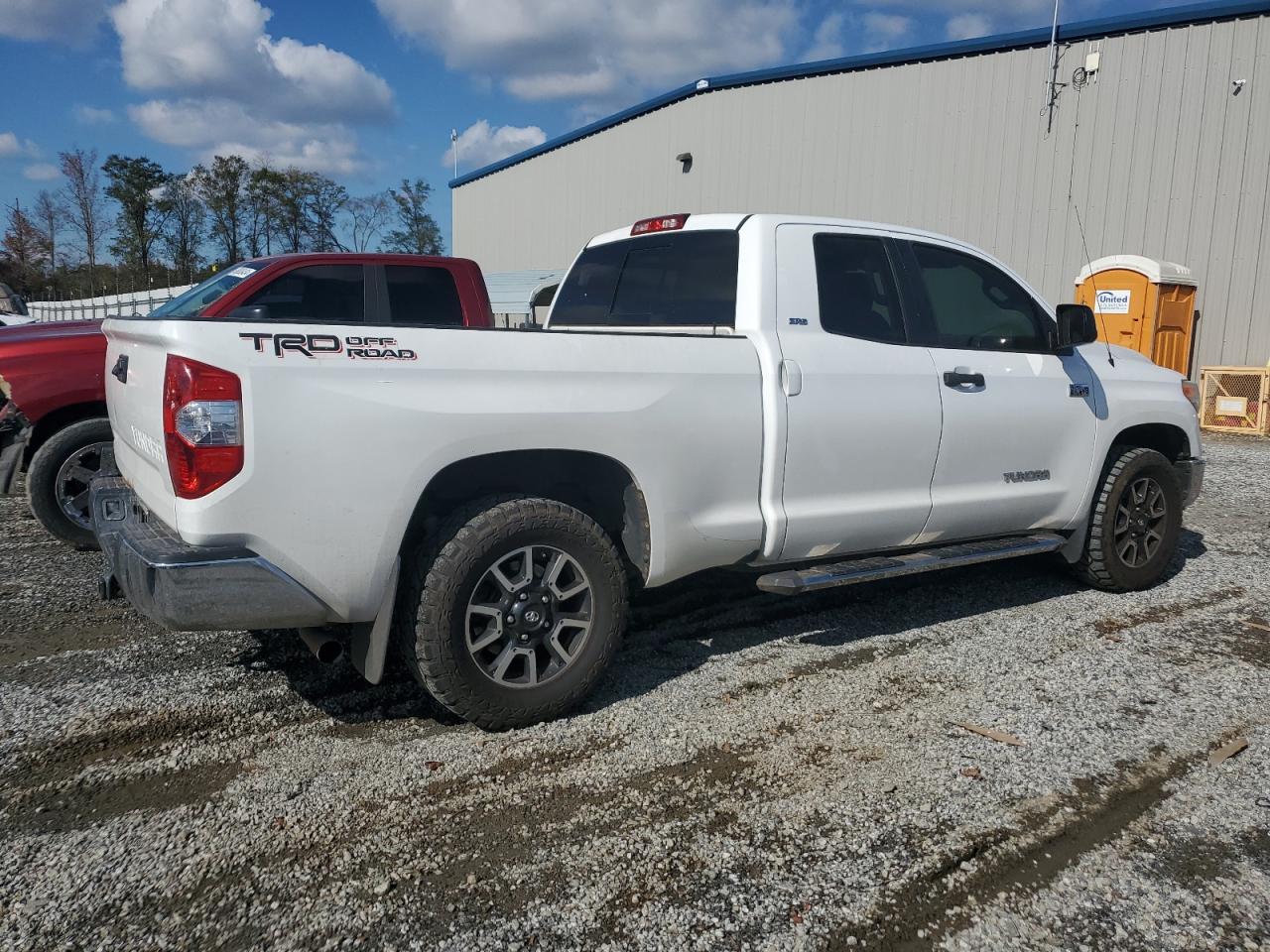 2015 Toyota Tundra VIN 5TFRY5F17FX178811 Copart auction photo, side / minor dent/scratches damage thumbnail 3