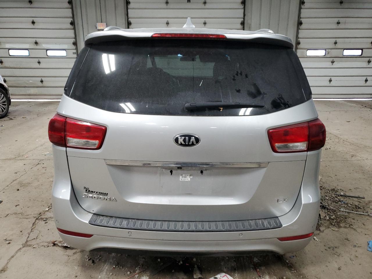 2016 KIA Sedona VIN KNDMB5C14G6157583 Copart auction photo, vandalism damage thumbnail 6