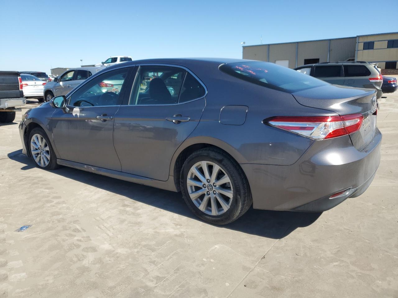 2018 Toyota Camry VIN 4T1B11HK0JU563153 Copart auction photo, side / hail damage thumbnail 2