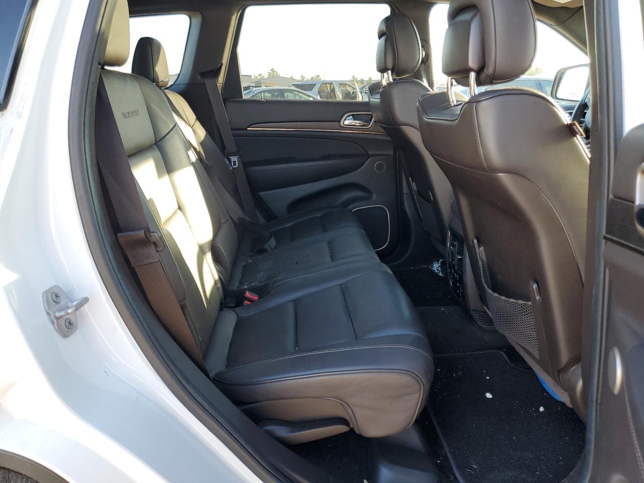 2015 Jeep Grand Cherokee VIN 1C4RJFJG0FC667645 Copart auction photo, front end / minor dent/scratches damage thumbnail 11