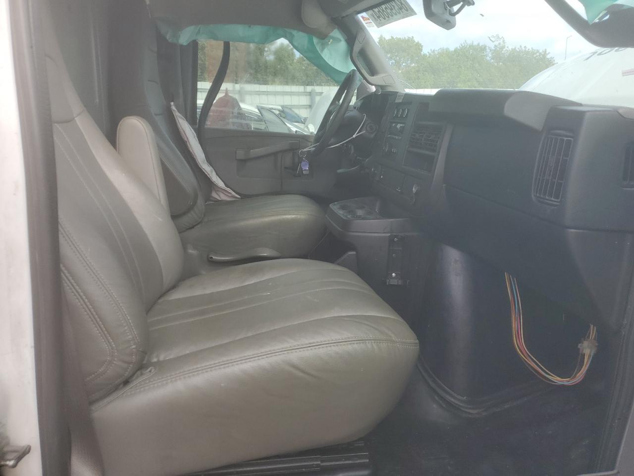 2017 Chevrolet Express VIN 1GCWGAFF3H1347075 Copart auction photo, all over / undercarriage damage thumbnail 7