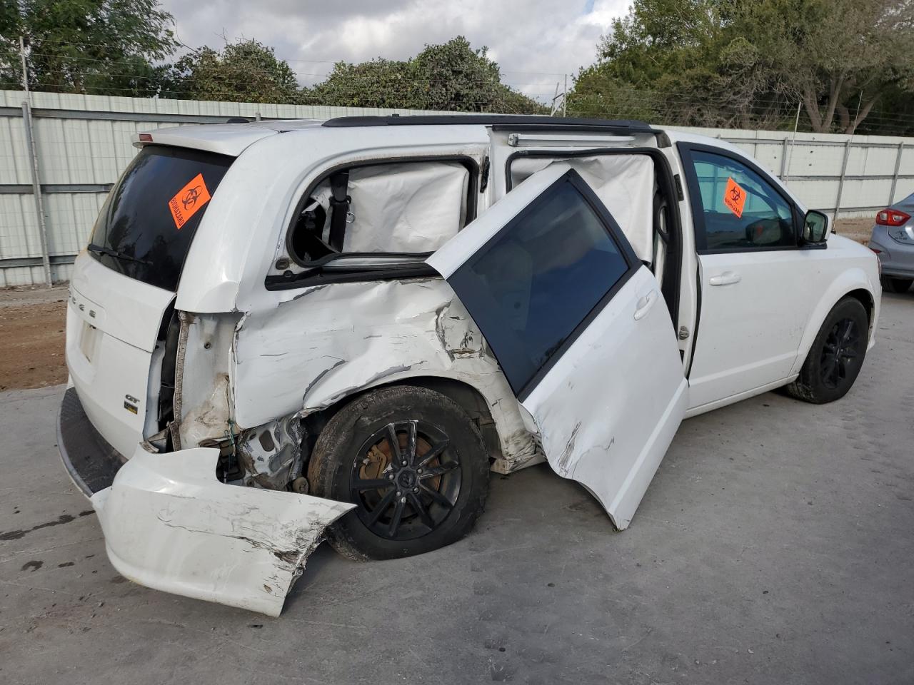 2019 Dodge Caravan VIN 2C4RDGEG4KR690709 Copart auction photo, biohazard/chemical / side damage thumbnail 3