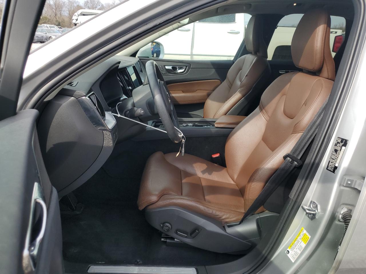 2019 Volvo XC60 VIN LYV102RK5KB214797 Copart auction photo, front end / minor dent/scratches damage thumbnail 7