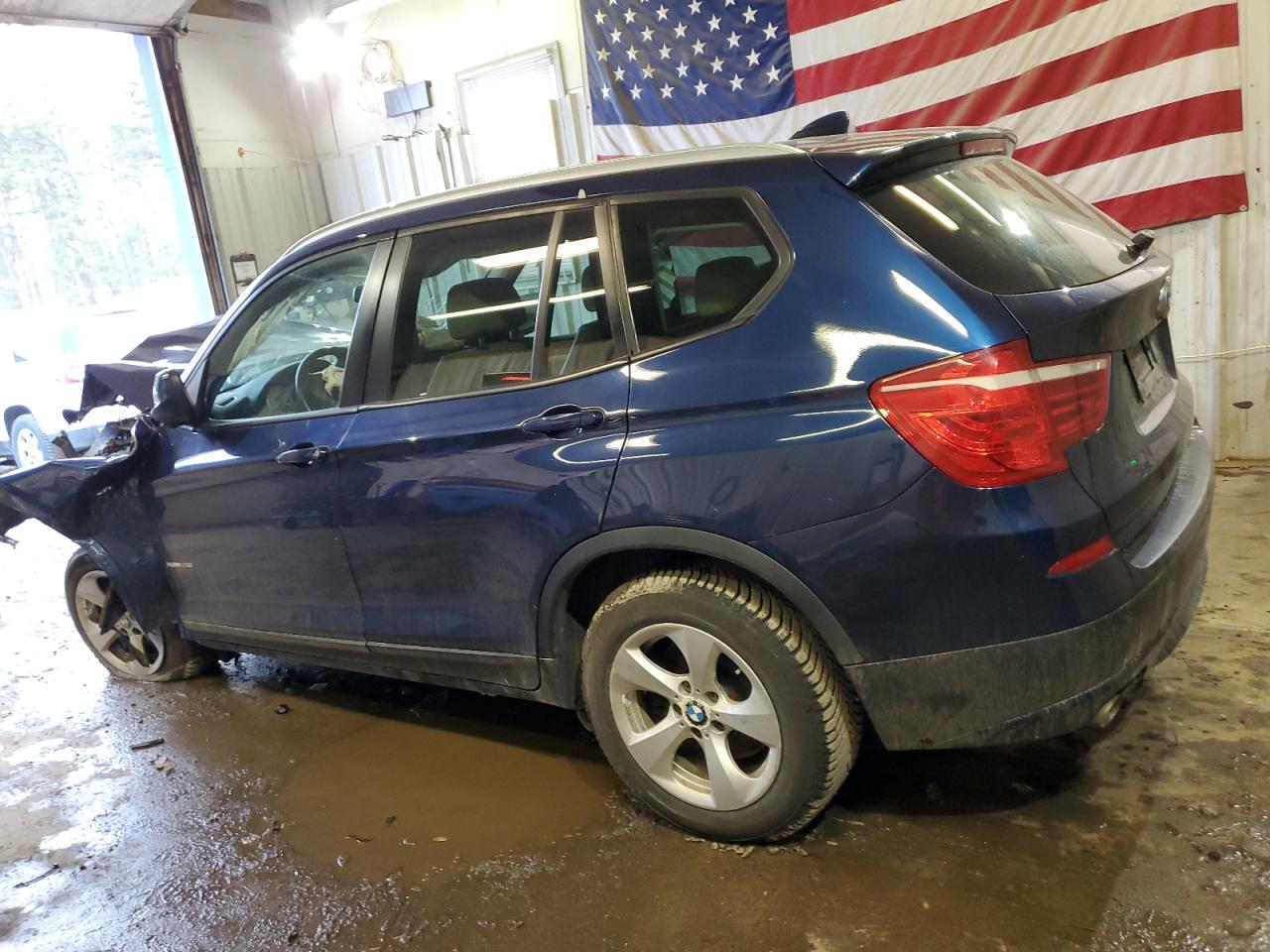 2011 BMW X3 VIN 5UXWX5C5XBL700053 Copart auction photo, front end / minor dent/scratches damage thumbnail 2