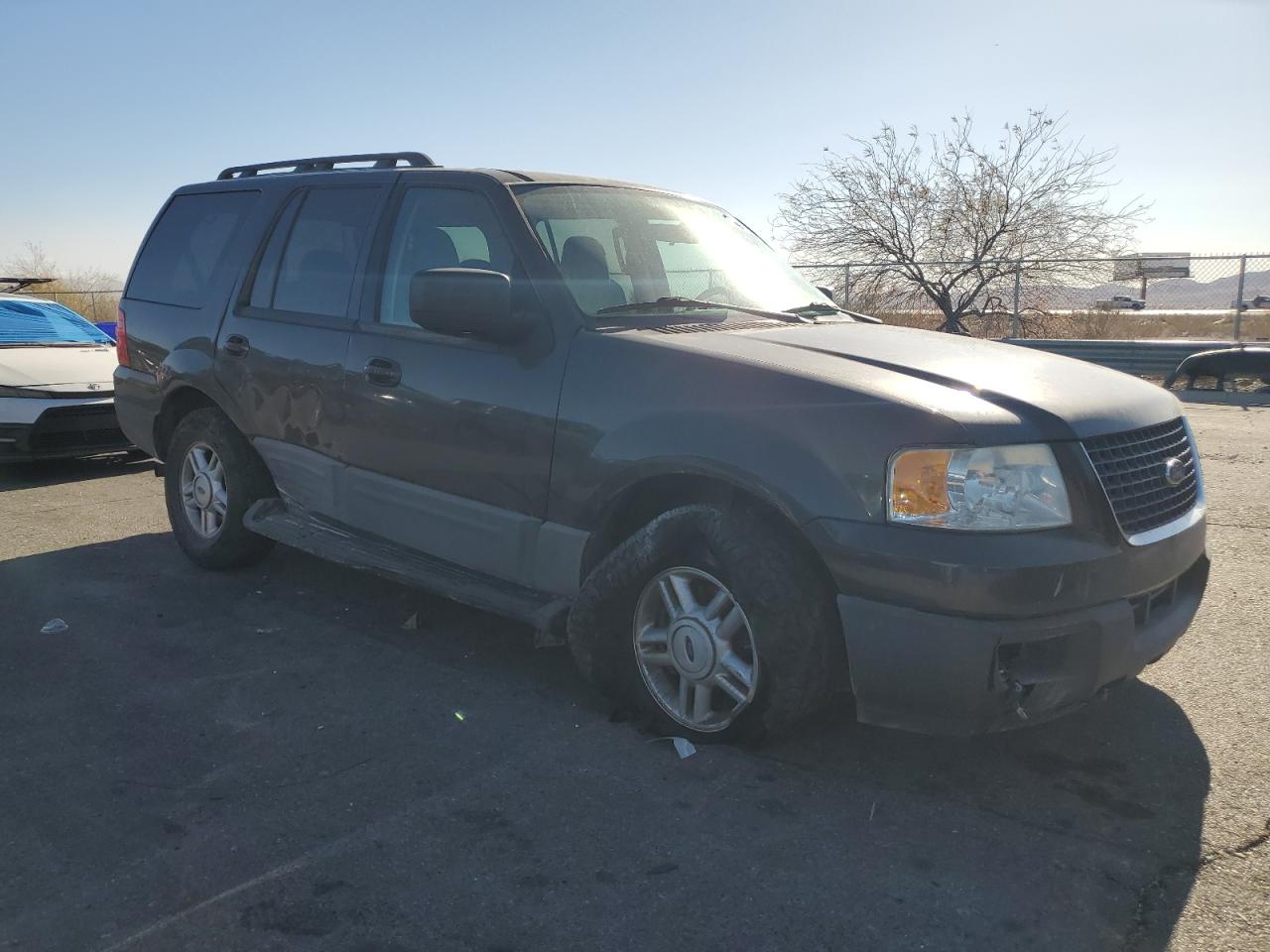 2006 Ford Expedition VIN 1FMPU16536LA72714 Copart auction photo, front end / side damage thumbnail 4